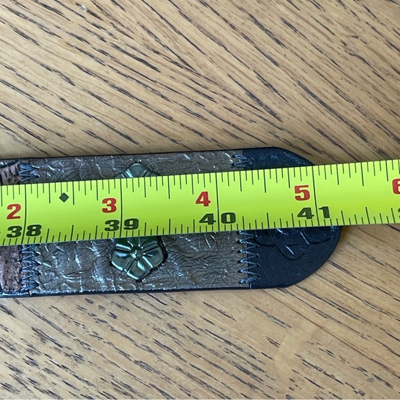 Fossil Genuine studded Leather Tooled rhinestone belt 34” - Picture 9 of 11